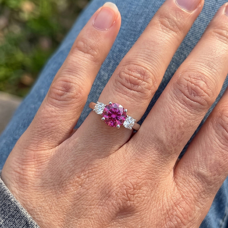 2.50 Carats Bague Trois Pierres Saphir Rose Taille Ronde Or Blanc 14K