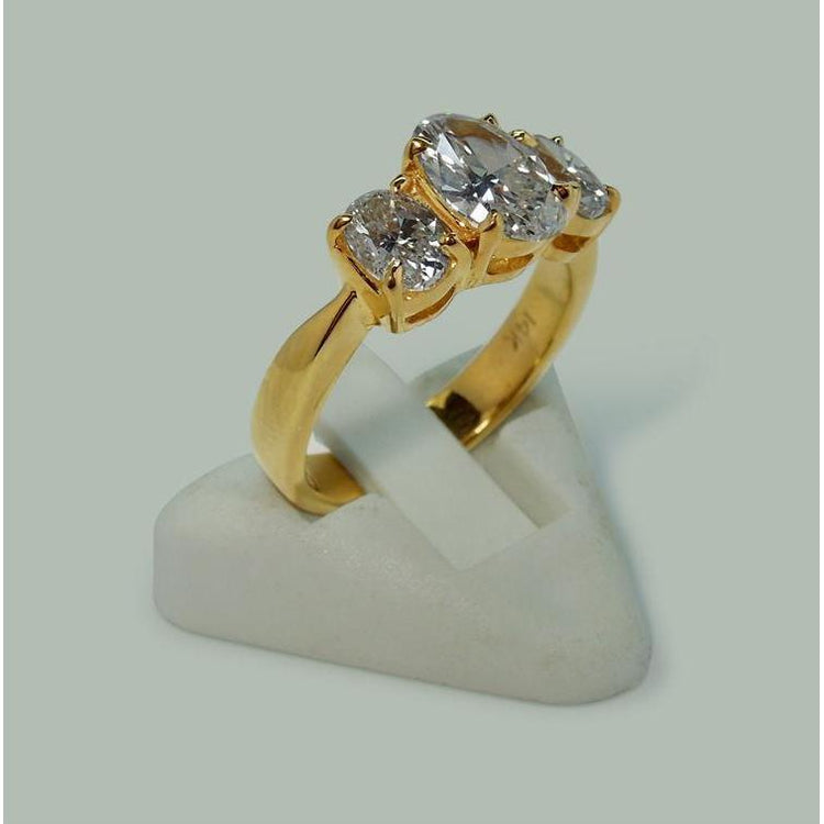 2.81 cts. Bague De Fiançailles Trois Pierres Naturel Diamants Ovales Or Jaune 14K