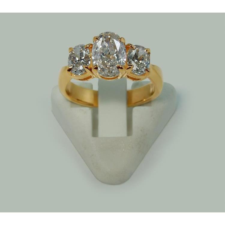 2.81 cts. Bague De Fiançailles Trois Pierres Naturel Diamants Ovales Or Jaune 14K