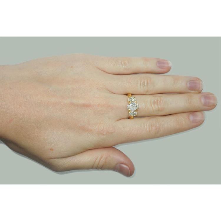 2.81 cts. Bague De Fiançailles Trois Pierres Naturel Diamants Ovales Or Jaune 18K