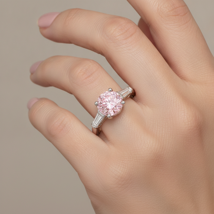 Bague trois pierres en Or Blanc 14 carats avec diamant rose de laboratoire rond 3,5 carats