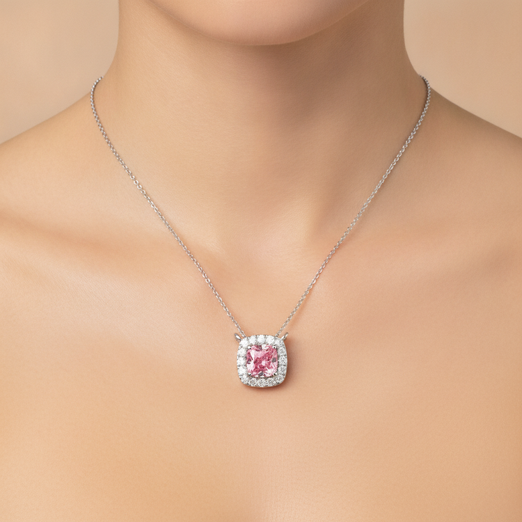 Collier Pendentif Halo Coussin en Diamant Rose de Laboratoire 3,75 Carats en Or Blanc 14 Carats