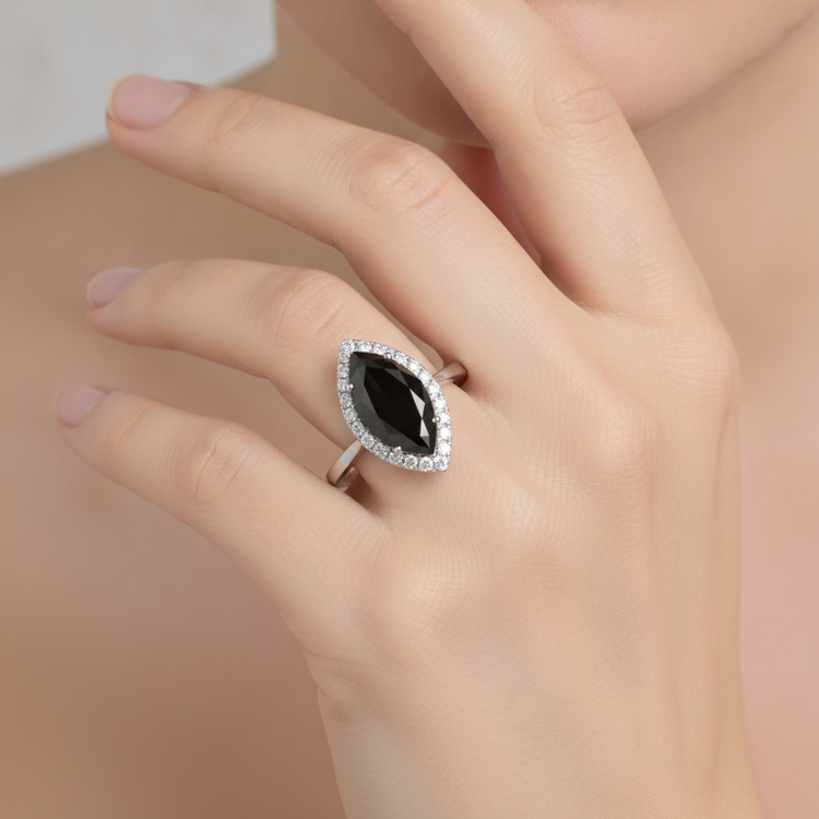 Bague de Fiançailles Diamant Sombre 8 Carats Marquise Naturelle Halo Noir Or Blanc 14 Carats