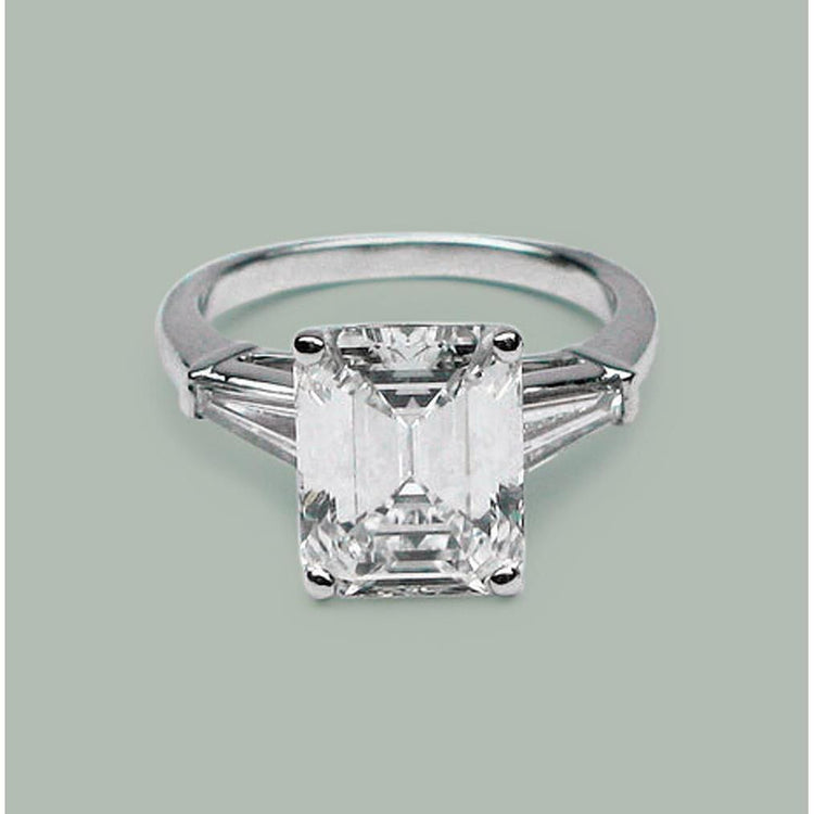 5.80 ct. Bague 3 Pierres Réel Diamant Émeraude & Baguettes Or Blanc Nouveau