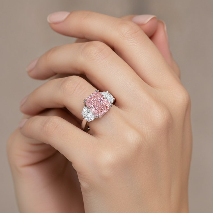 Bague trois pierres diamant rose de laboratoire 6 carats taille radiant anneau simple en Or Blanc 14 carats