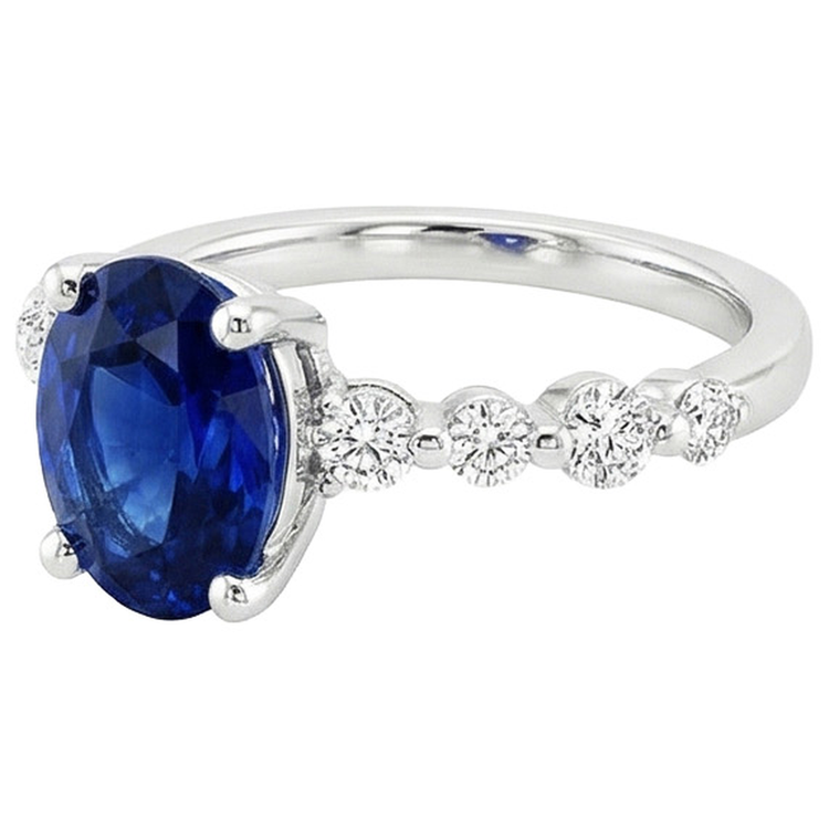 naturel oval saphir 5carats alliance sur blanc