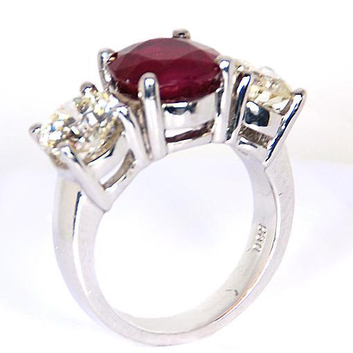 bague 3 pierres rubis et diamants ronds 4 carats en or blanc bijoux pour femme
