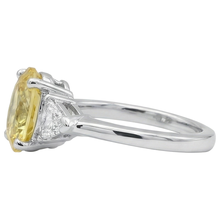 Bague 3 Pierres Saphir Jaune Et Diamants Naturels Extraits des Mines ( et non cultivés en laboratoire ) 3.75 Ct Or Blanc 14K
