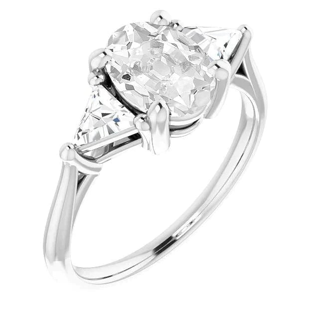 Bague À 3 Pierres Et Sertissage Cathédrale Avec Trillion Et Naturel Diamant Ancien Mineur Ovale