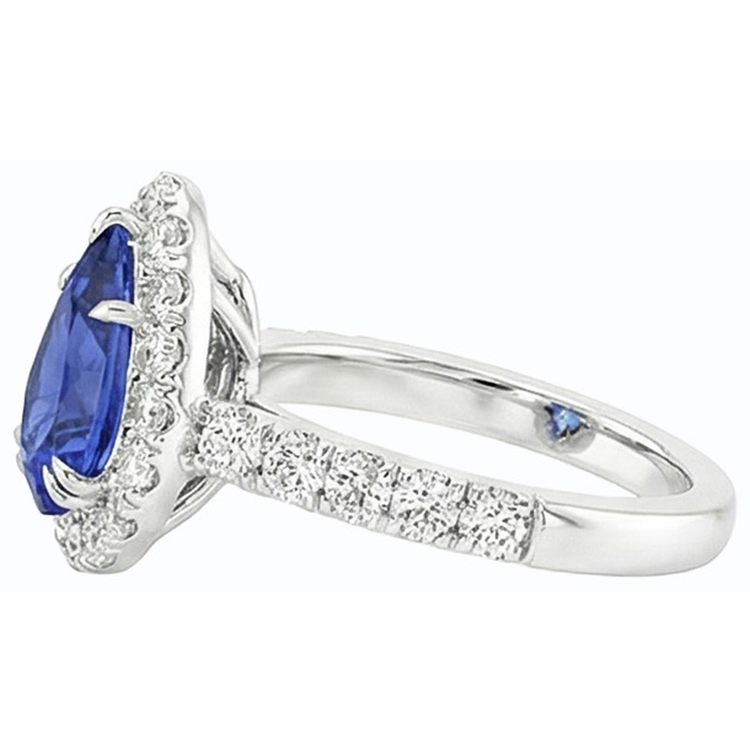 naturel pear diamant 4.50carats bague sur blanc