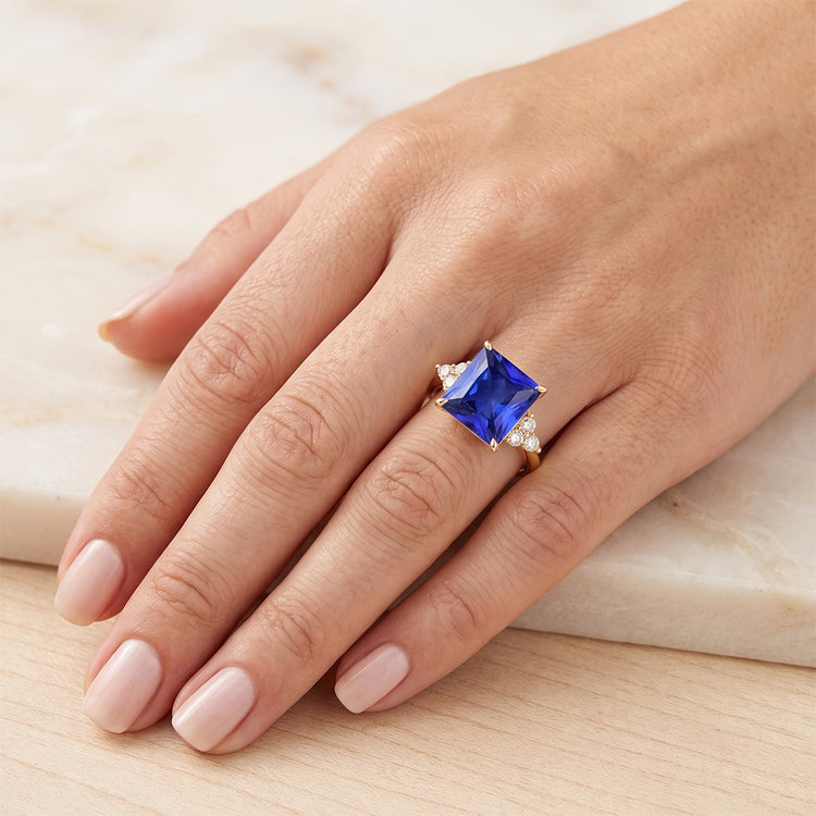 Bague Anniversaire Or Jaune Saphir Bleu & Diamants Naturels Extraits des Mines ( et non cultivés en laboratoire ) 5.25 Carats