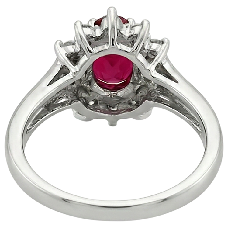 naturel oval rubis 1.50carats bague sur blanc