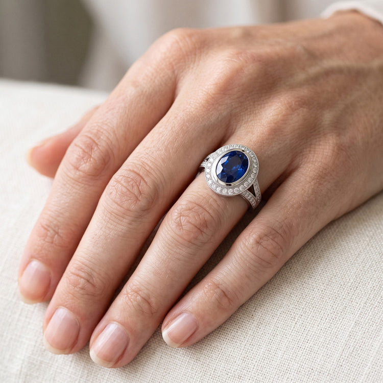 Bague Big Ceylan Saphir Avec Diamants Naturels Extraits des Mines ( et non cultivés en laboratoire ) 4.75 Ct Or Blanc 14K