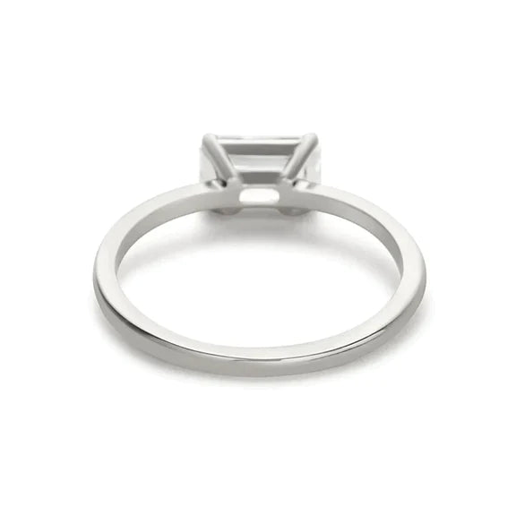 Bague Classique En Réel Diamant Solitaire Taille Emeraude Griffes D'aigle