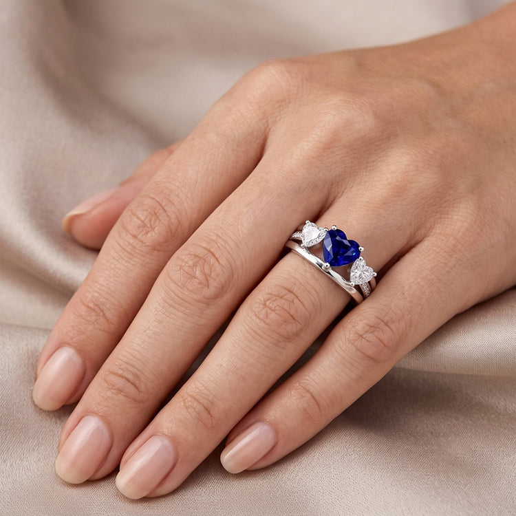 Bague Coeur Diamant 3 Pierres Saphir Bleu Avec Accents 3.50 Carats