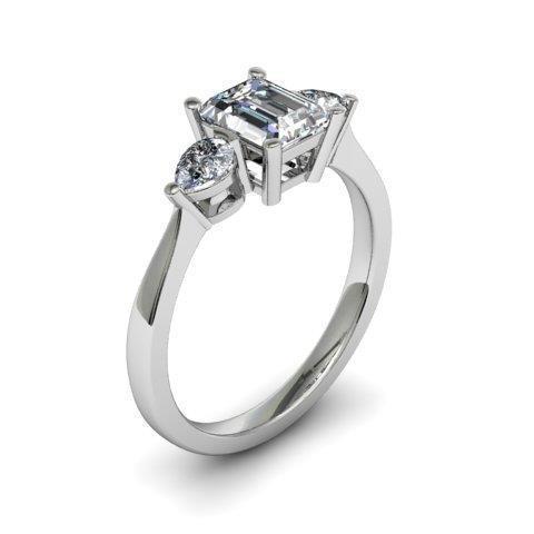 Bague D'anniversaire Avec Réel Diamants Taille Poire Et Emeraude 2 Ct A Trois Pierres