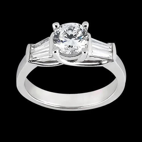 Bague De Fiançailles Avec Réel Diamants Ronds Et Baguette De 1.53 Carat. Style Trois Pierres