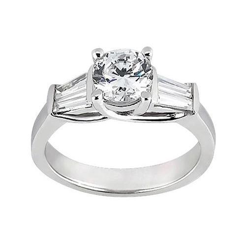 Bague De Fiançailles Avec Réel Diamants Ronds Et Baguette De 1.53 Carat. Style Trois Pierres