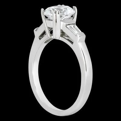 Bague De Fiançailles De Style Trois Pierres Rondes Et Baguettes De 1.91 Carat Réel Diamant