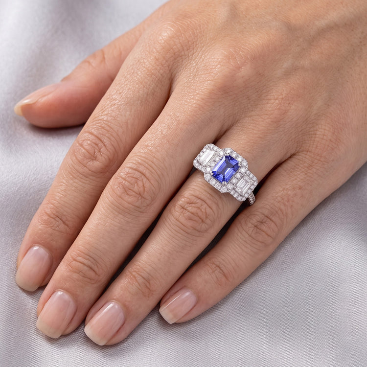 Bague Diamant Halo Saphir Bleu Foncé Emeraude & Accents Ronds 3 Carats