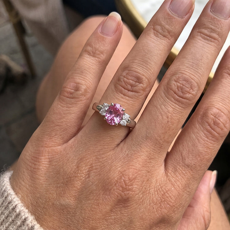 Bague Diamant Naturels Extraits des Mines ( et non cultivés en laboratoire ) Avec Saphir Rose Gemme 2.10 Carats Or Blanc 14K