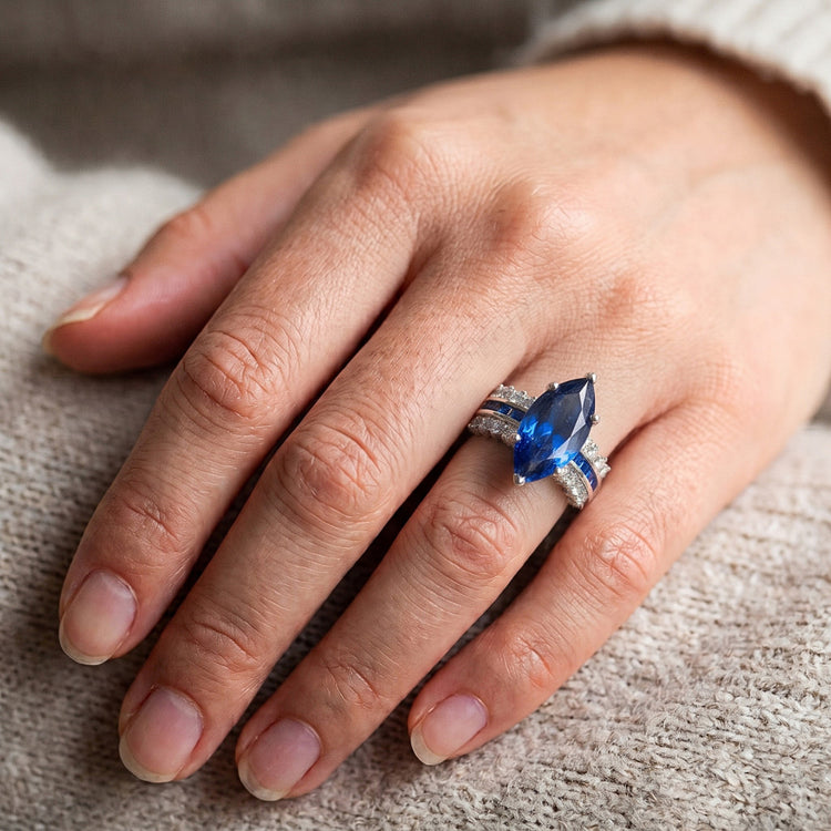 Bague Diamant Naturels Extraits des Mines ( et non cultivés en laboratoire ) Pierre Précieuse Marquise et Princesse Saphir Bleu 6.50 Carats
