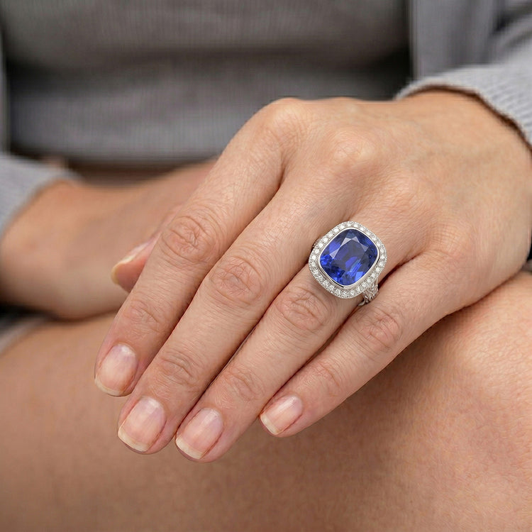 Bague Diamant Naturels Extraits des Mines ( et non cultivés en laboratoire ) Style Antique Lunette Sertie Coussin Ceylan Saphir 8 Carats