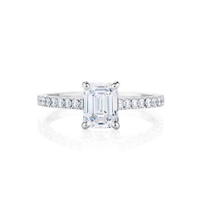 Bague En Or Blanc Emeraude Et Naturel Diamants Coupe Ronde De 3.25 Ct Avec Accents