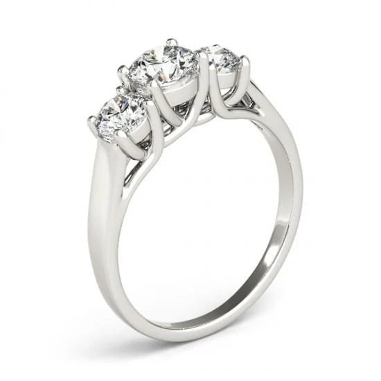 Bague Etincelante Avec Réel Diamant Rond Brillant De 1.65 Carat Et 3 Pierres En Or 14 Carats