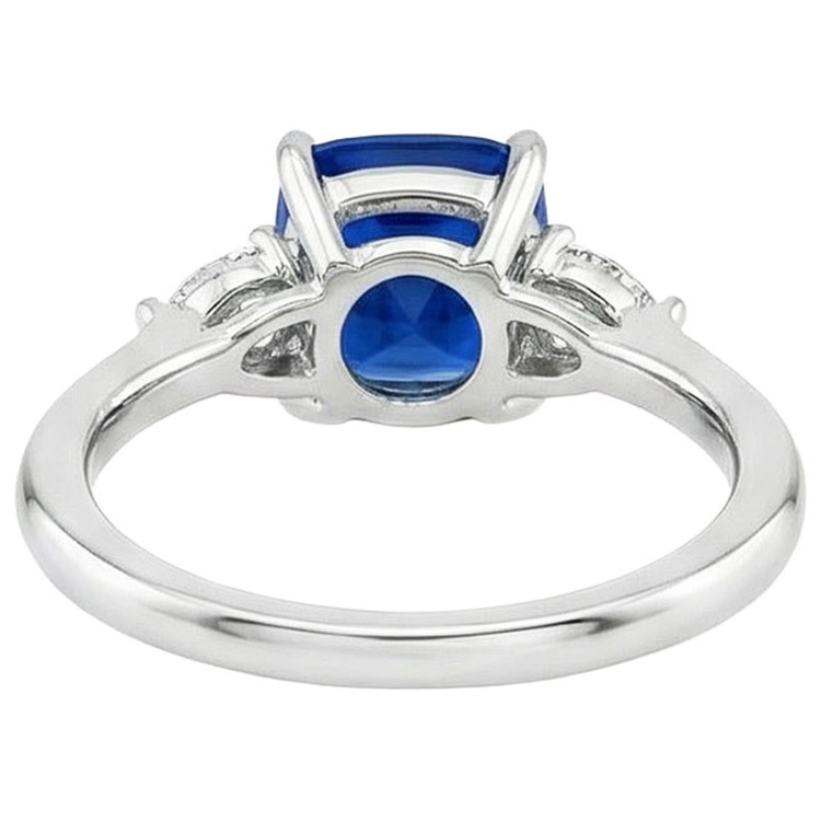 naturel cushion saphir 2.50carats bague détail rapproché