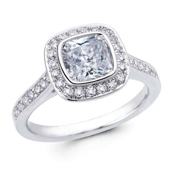 Bague Halo De Véritable Diamants Accentués De 2.50 Carats