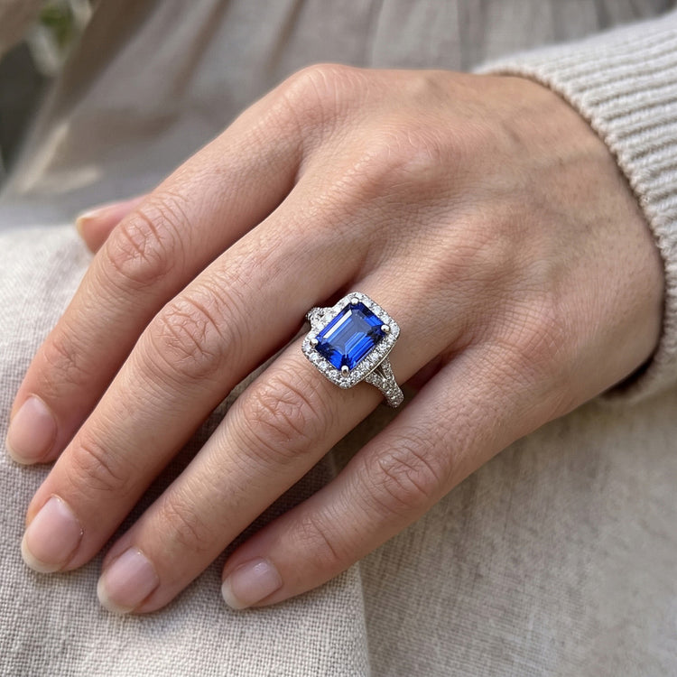 Bague Halo Emeraude Sri Lanka Saphir & Diamant Naturels Extraits des Mines ( et non cultivés en laboratoire ) 4.50 Carats