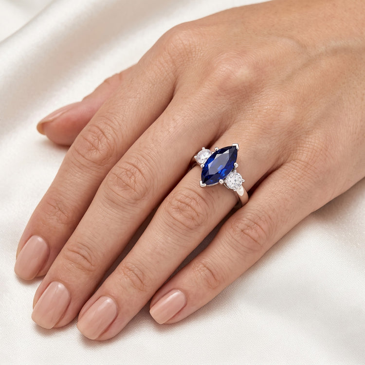 Bague Marquise Et Taille Ronde 2.50 Ct Saphir Et Diamants Naturels Extraits des Mines ( et non cultivés en laboratoire ) Or Blanc