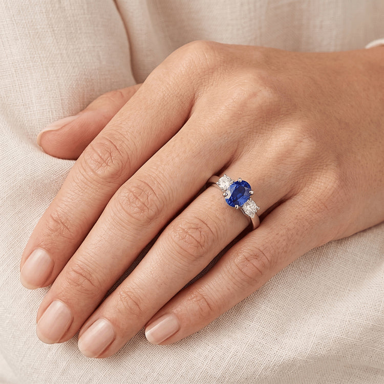 Bague Ovale Saphir Trois Pierres Diamant Rond Or 2 Carats 14K