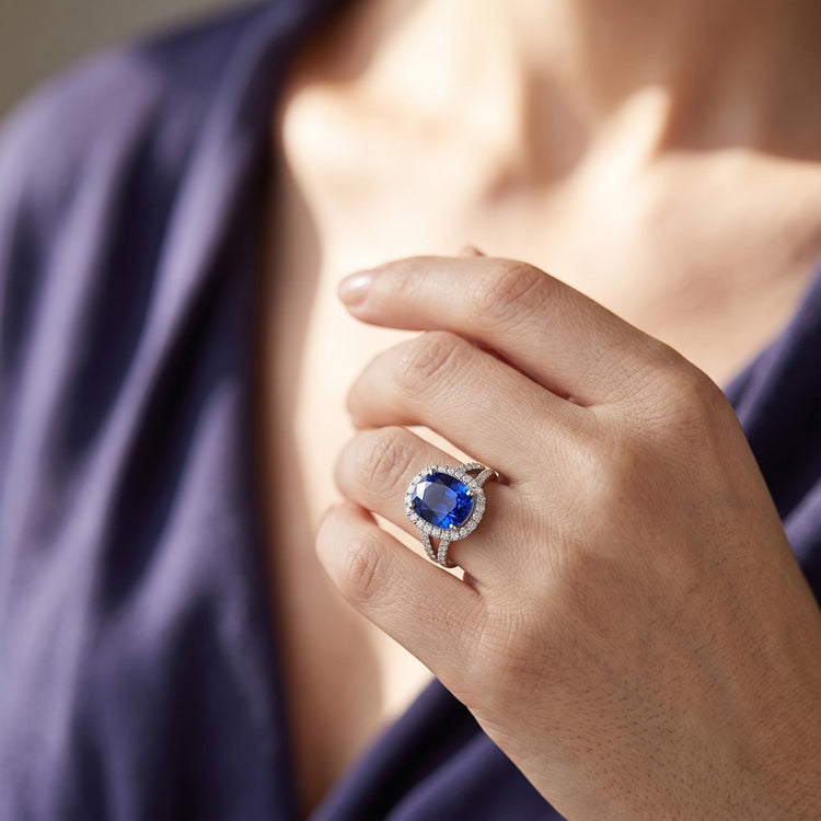 Bague Saphir Bleu Halo De Forme Ovale Diamant Tige Fendue 5 Carats