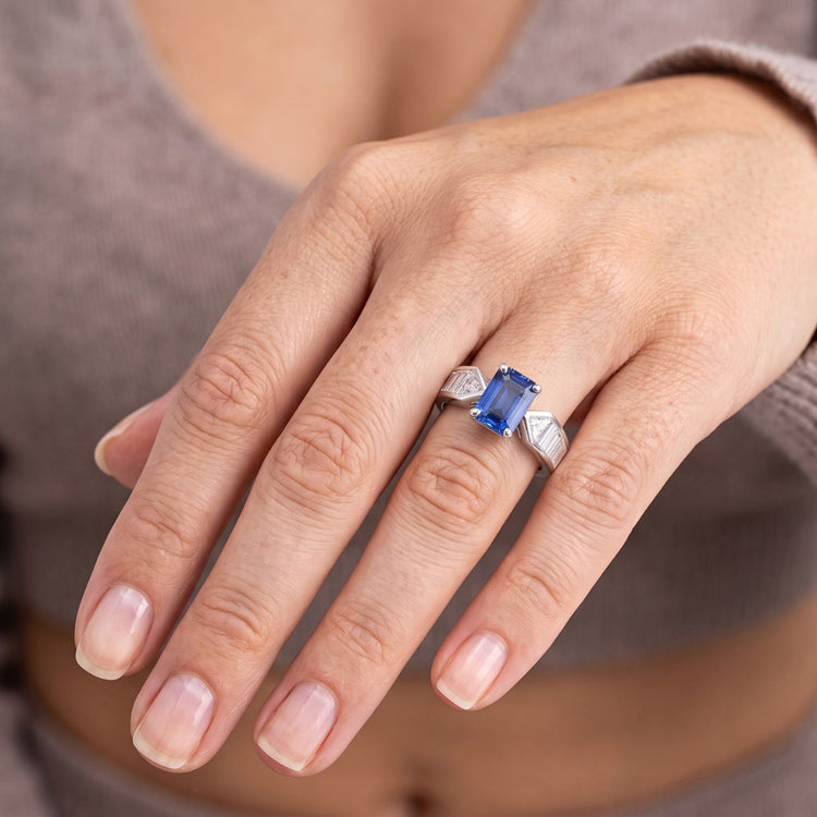Bague Saphir Bleu Pierres Précieuses Trillion & Baguettes Accentués 3.50 Carats