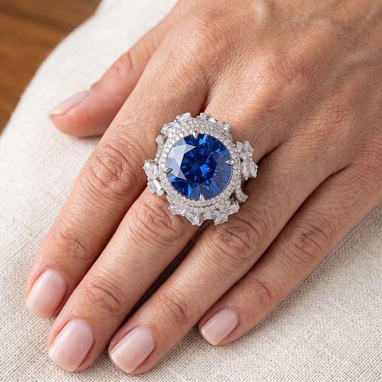 Bague Saphir Bleu Taille Poire En Or Blanc 14K Avec Diamants Naturels Extraits des Mines ( et non cultivés en laboratoire ) 9.50 Carats