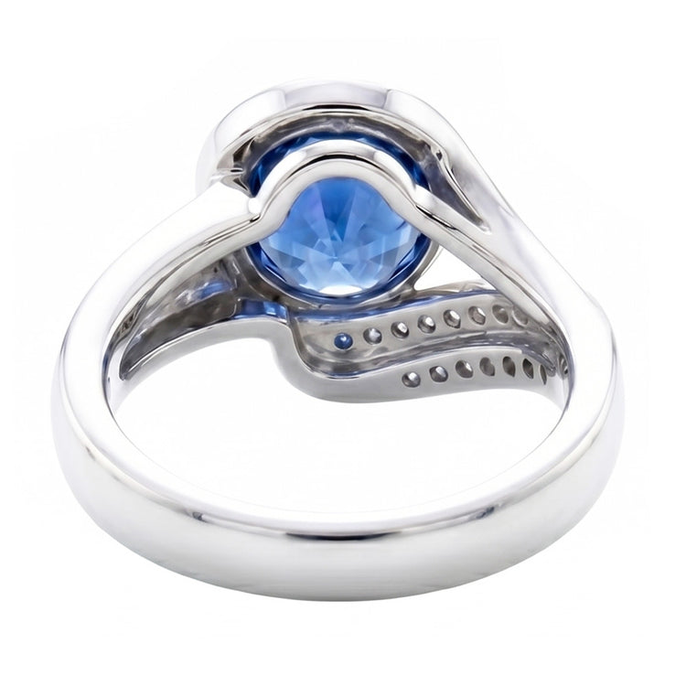 Bague Saphir Bleu Taille Ronde Et Diamants Naturels Extraits des Mines ( et non cultivés en laboratoire ) 2.50 Ct Or Blanc 14K
