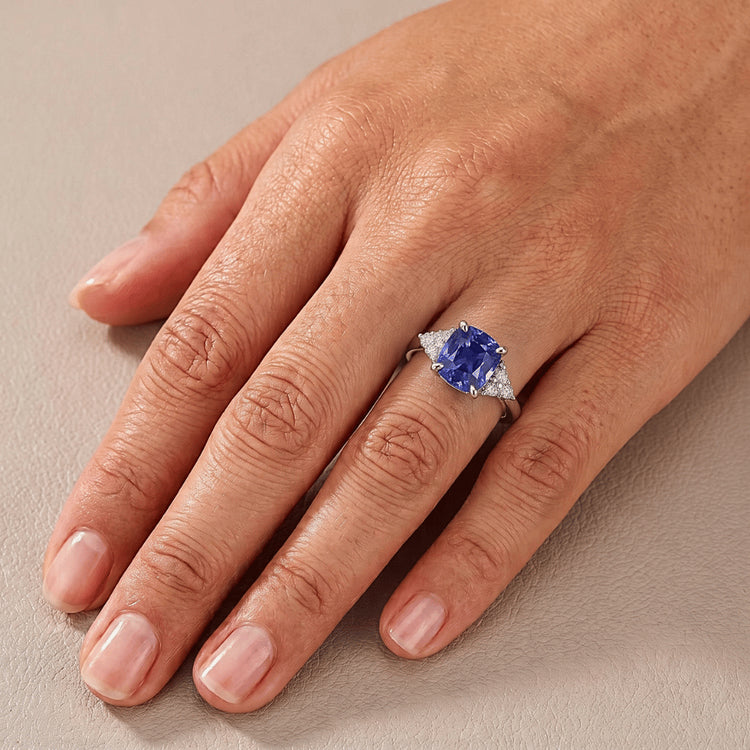 Bague Saphir Coussin Bijoux Pierres Précieuses 2.50 Carats Petit Diamant Rond