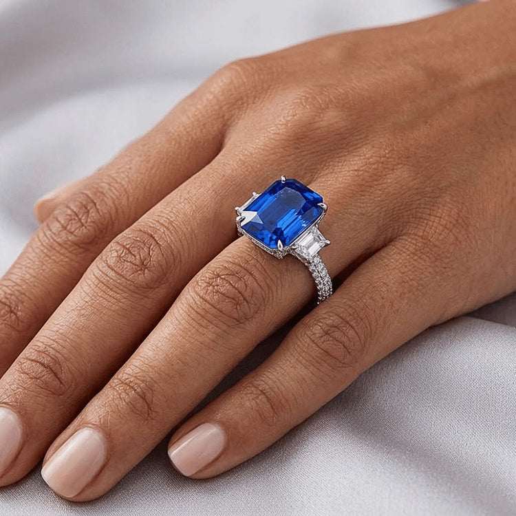 Bague Saphir Radiant Diamant 3 Pierres Avec Accents Or 4.50 Carats