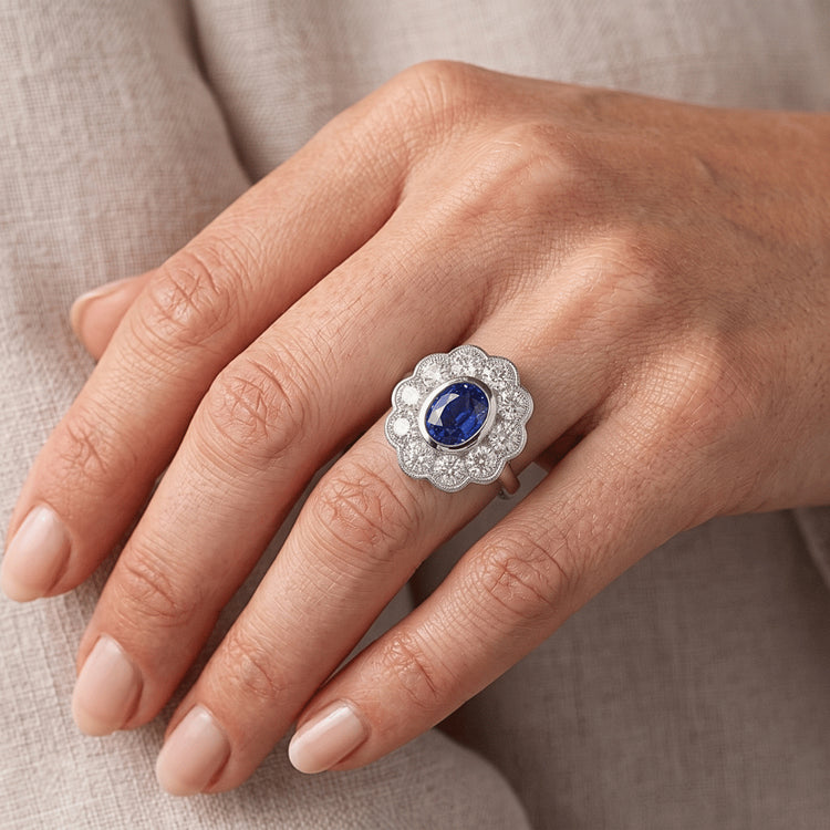 Bague Saphir de Type Antique Victorienne Halo