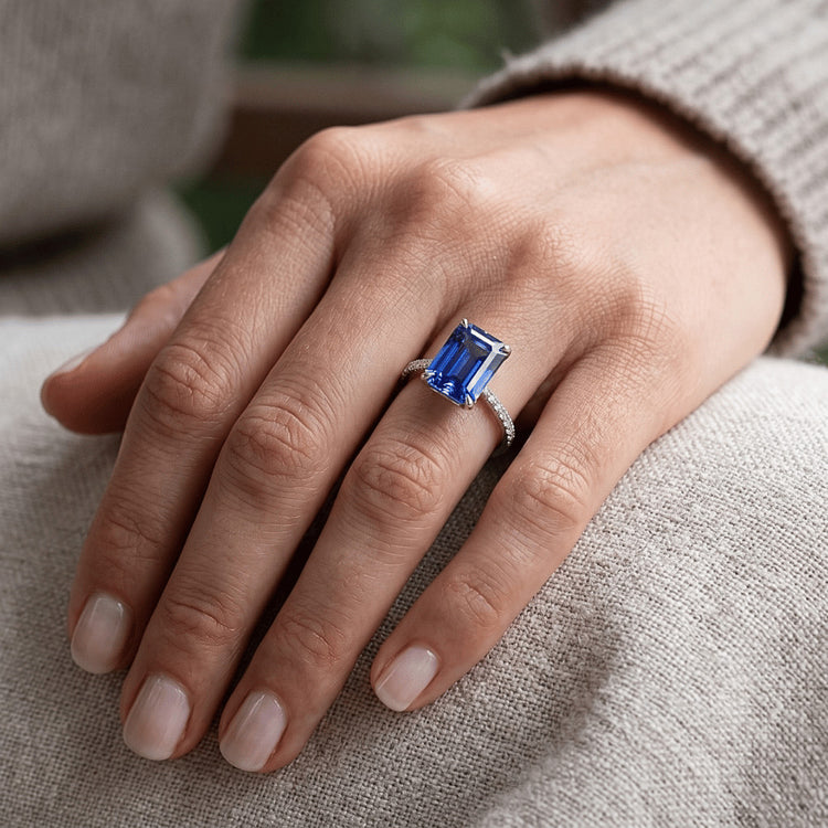 Bague Solitaire Avec Accents Emeraude Ceylan Saphir & Diamant Naturels Extraits des Mines ( et non cultivés en laboratoire ) 4 Carats