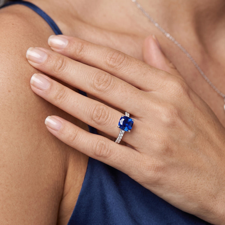 Bague Solitaire Diamant Accents Coussin Forme Saphir Ceylan 3 Carats