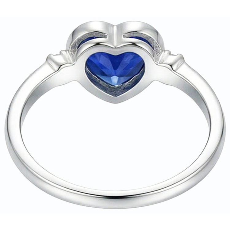 naturel heart diamant 2carats bague sur blanc