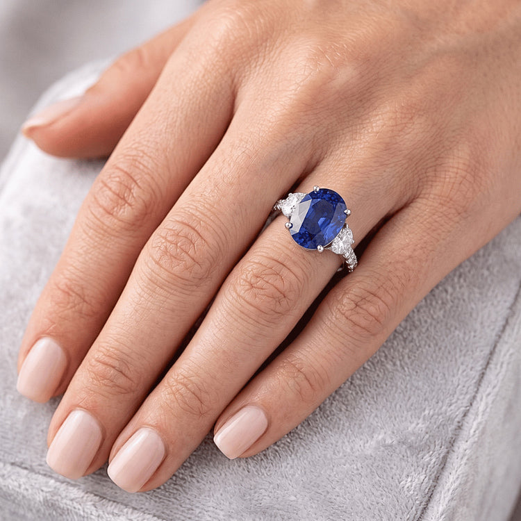 Bague Style 3 Pierres Saphir Bleu Ovale 6.75 Carats Or Blanc Véritable