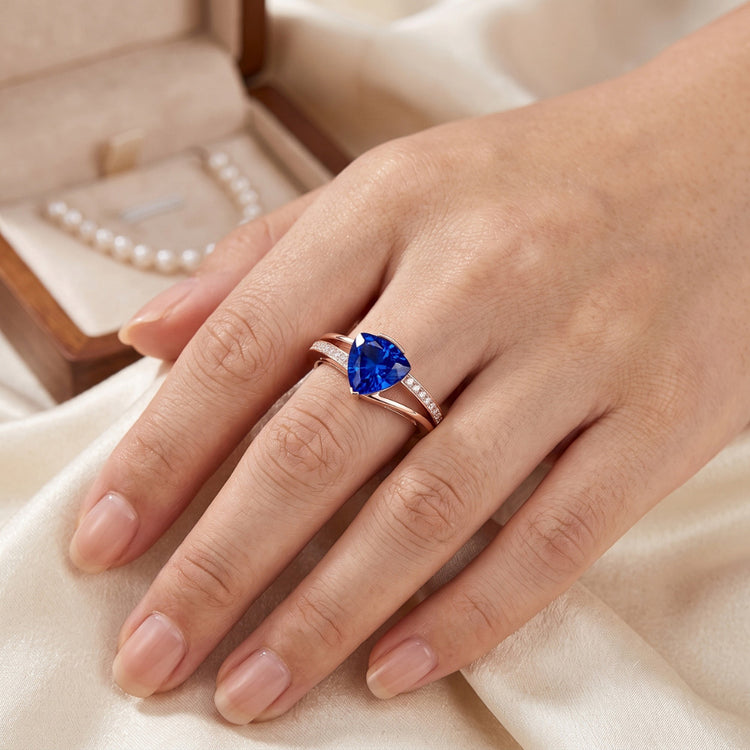 Bague Trillion de pierres précieuses saphir 2 carats tige fendue diamant or rose
