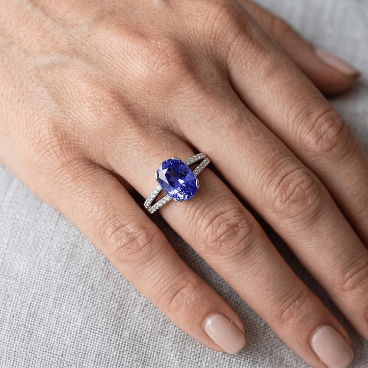 Bague anniversaire 3.75 carats avec diamant rond ovale en saphir bleu de Ceylan