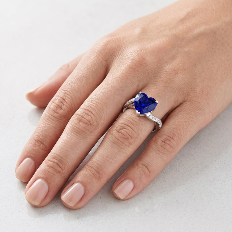Bague anniversaire diamant coeur saphir 3.50 carats tige torsadée en or