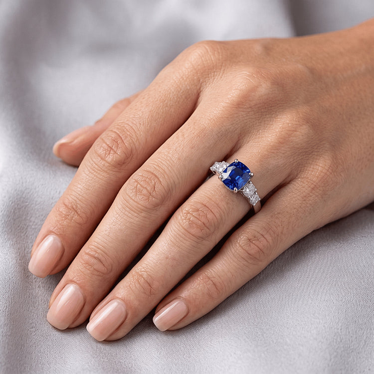Bague de Fiançailles Coussin Diamant Saphir Bleu Or Blanc 2 Carats