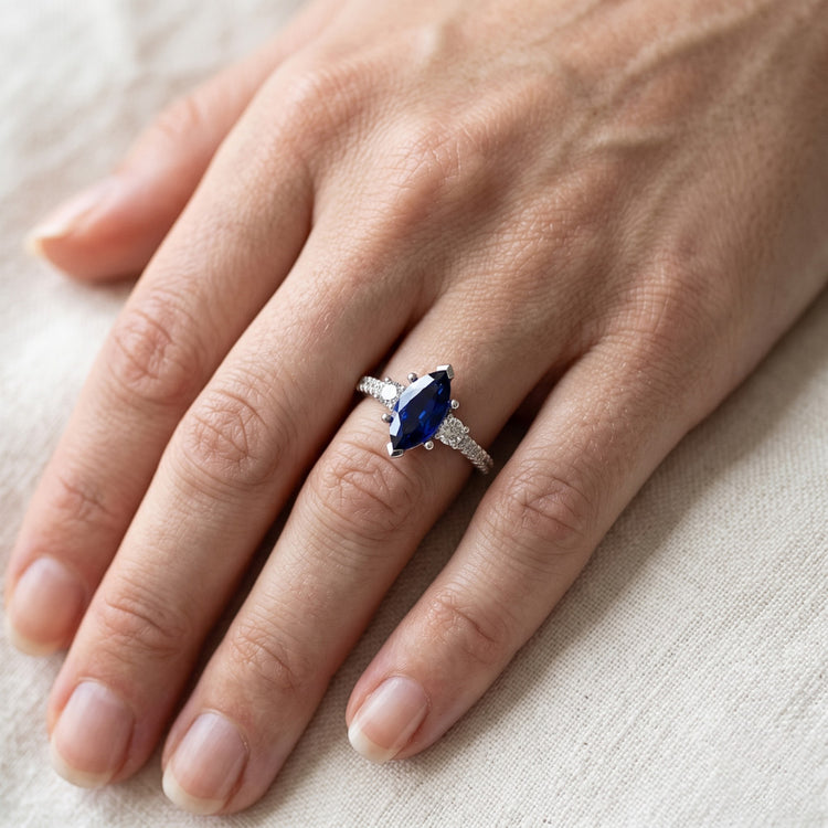 Bague de Fiançailles Saphir Taille Marquise
